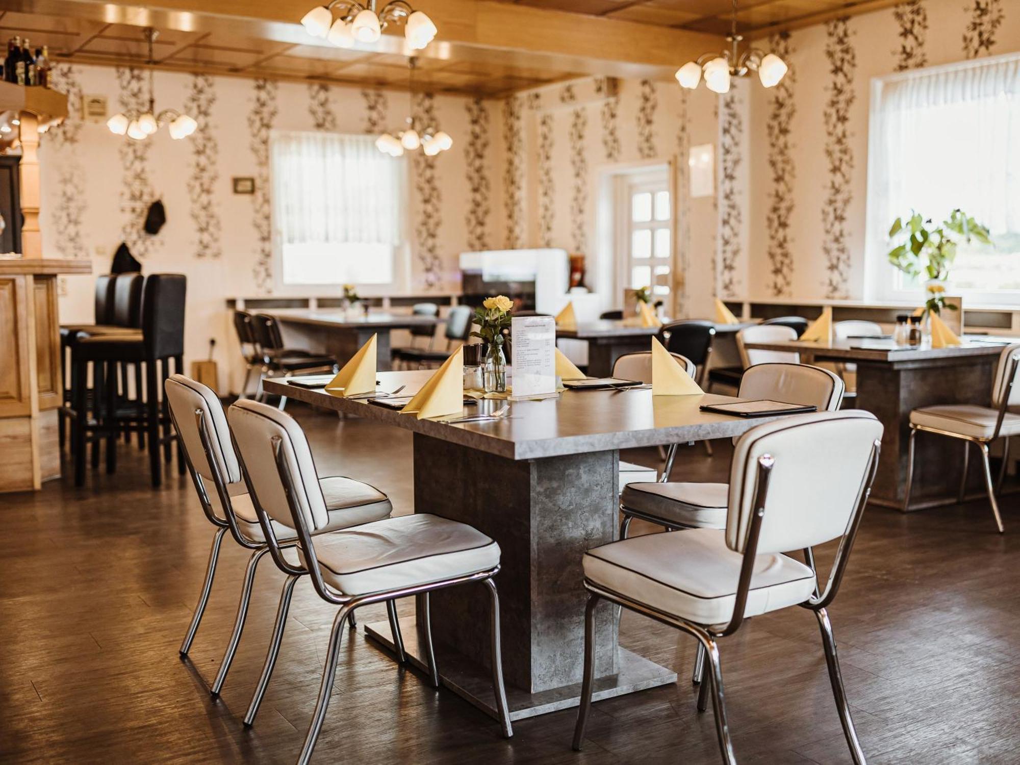 Rebentisch - Restaurant Homestay *